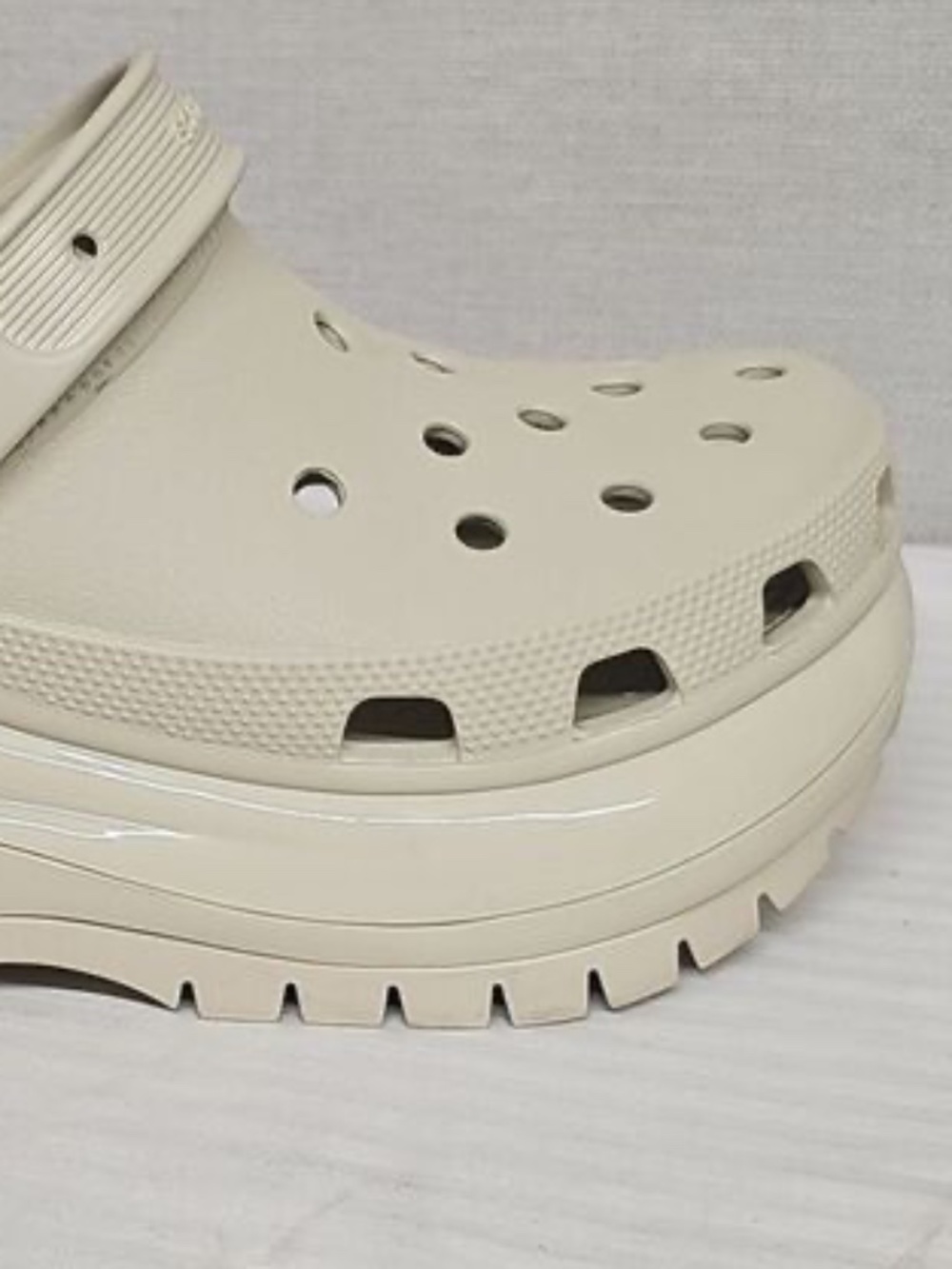 Crocs Classic Mega Crush Clog - Bone